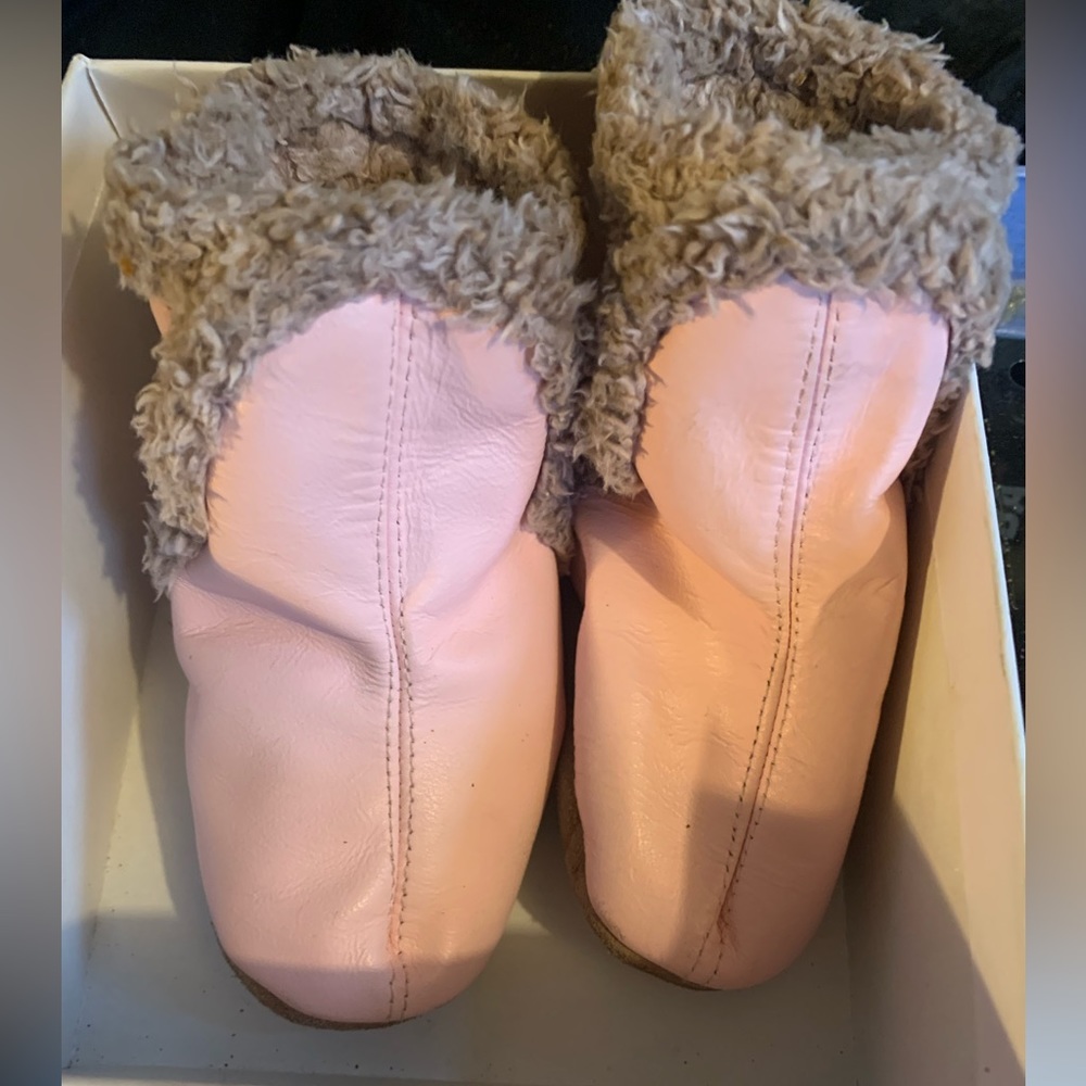 Robeez “Boots with the Fur” crib shoes